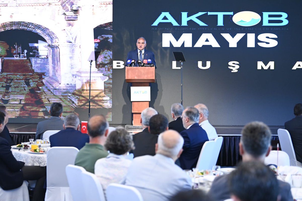 Kültür ve Turizm Bakanı Ersoy, Akdeniz Turizm Sektörüyle Bir Araya Geldi