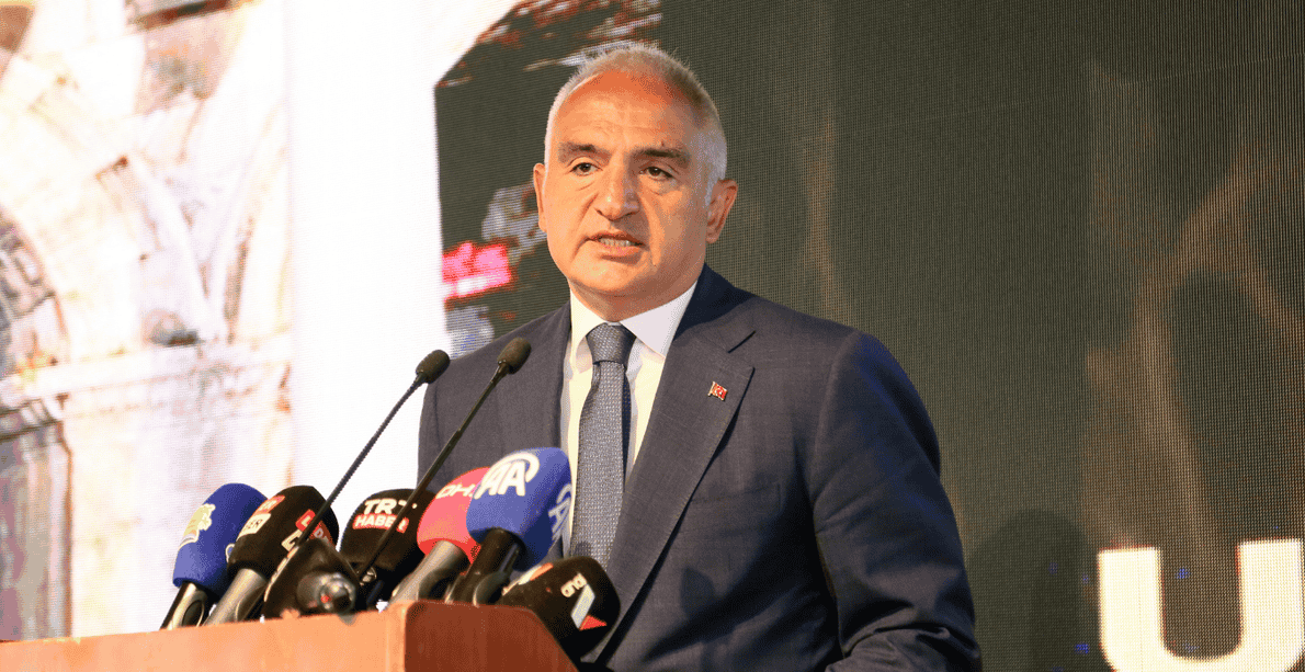 Bakan Ersoy'dan 12 Ay Turizm Hedefi Açıklaması