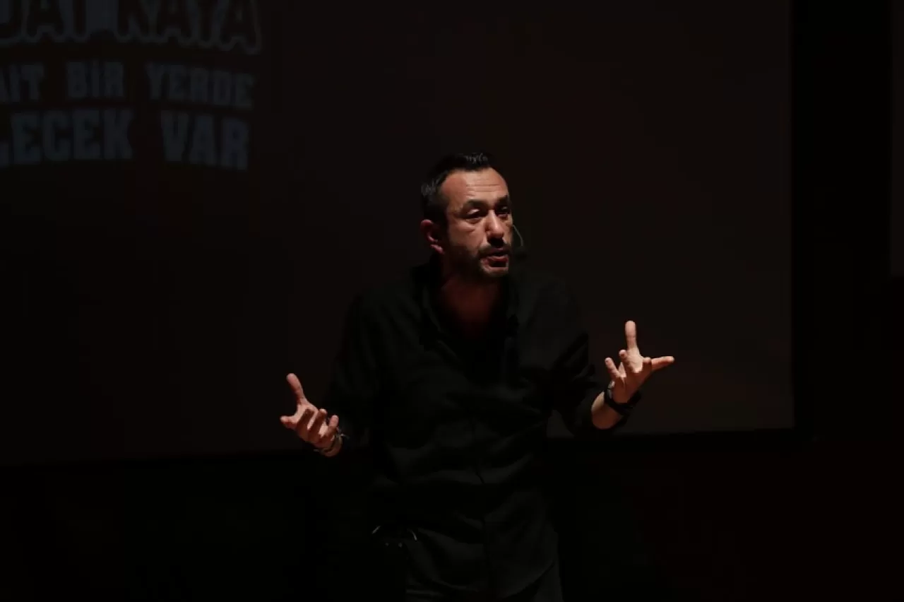 Bağcılar'da Sedat Kaya'nın Katılımıyla Gerçekleşen Komedi Etkinliği Yoğun İlgi Gördü