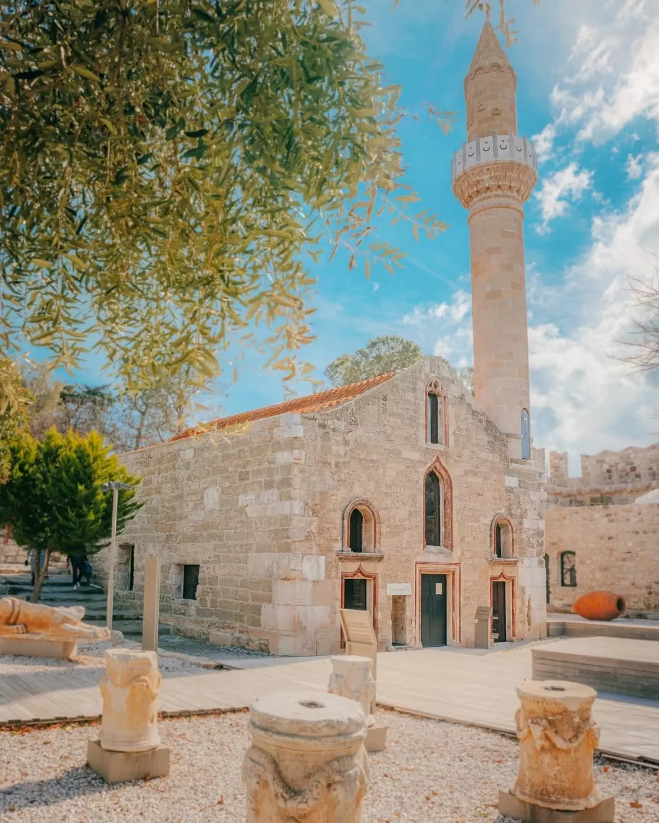 Bodrum Kalesi İçindeki Kale Camisi Tarihe Işık Tutuyor