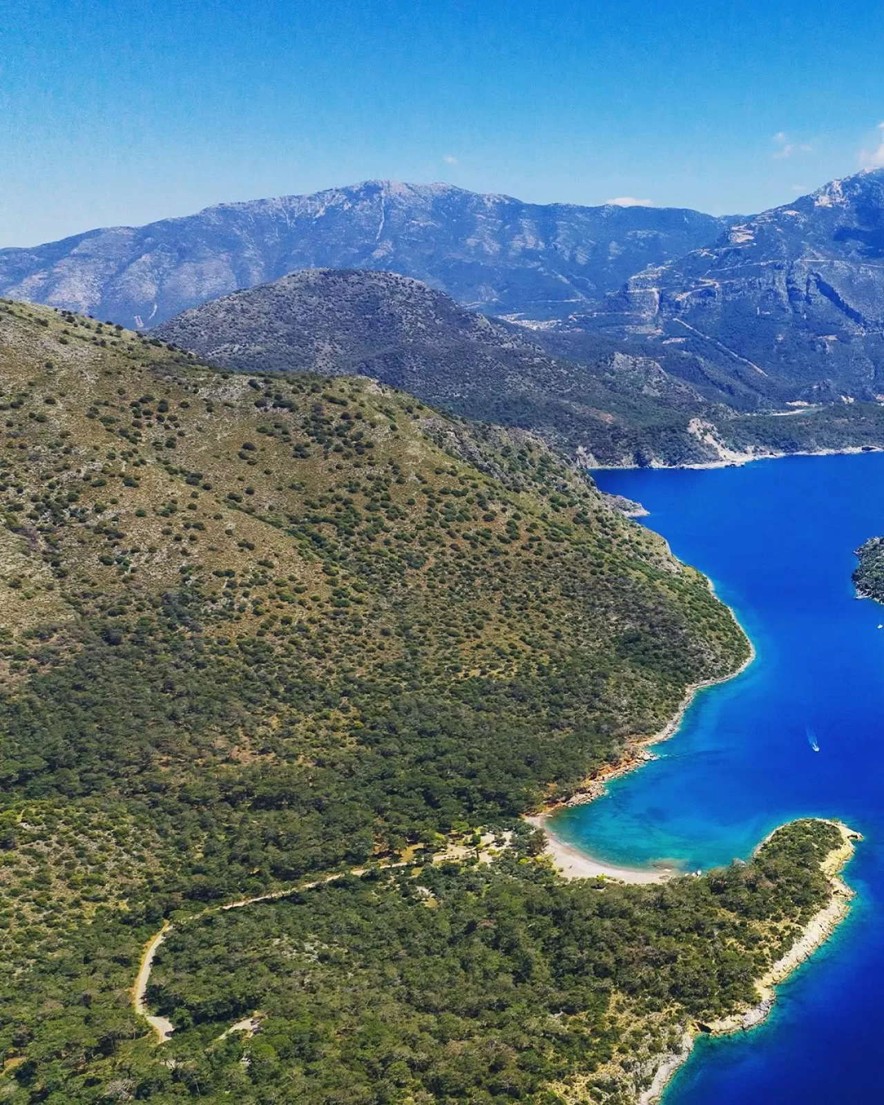 Gemiler Adası, Doğal Güzellikleri ve Sakin Atmosferiyle Ziyaretçilerini Bekliyor