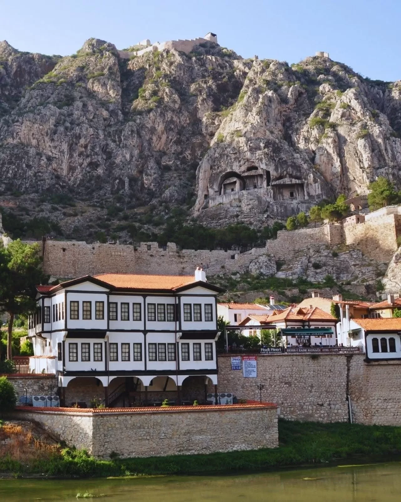 Amasya'da Pontus Kral Kaya Mezarları Tarihe Işık Tutuyor