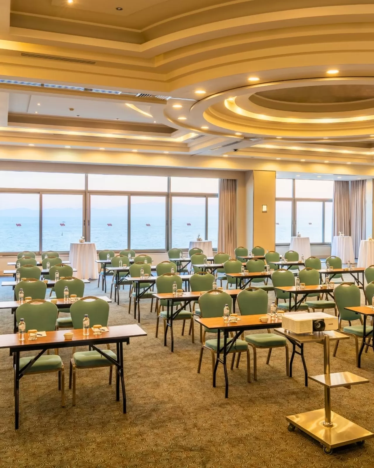 KORUMAR HOTEL DE LUXE, İş Dünyasına Yönelik Modern Toplantı Salonları ile Dikkat Çekiyor