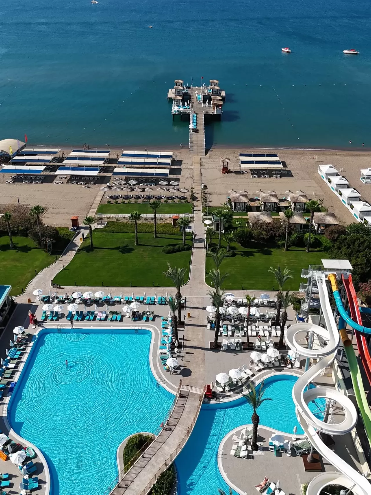 Liberty Lara, Tatilcilere 