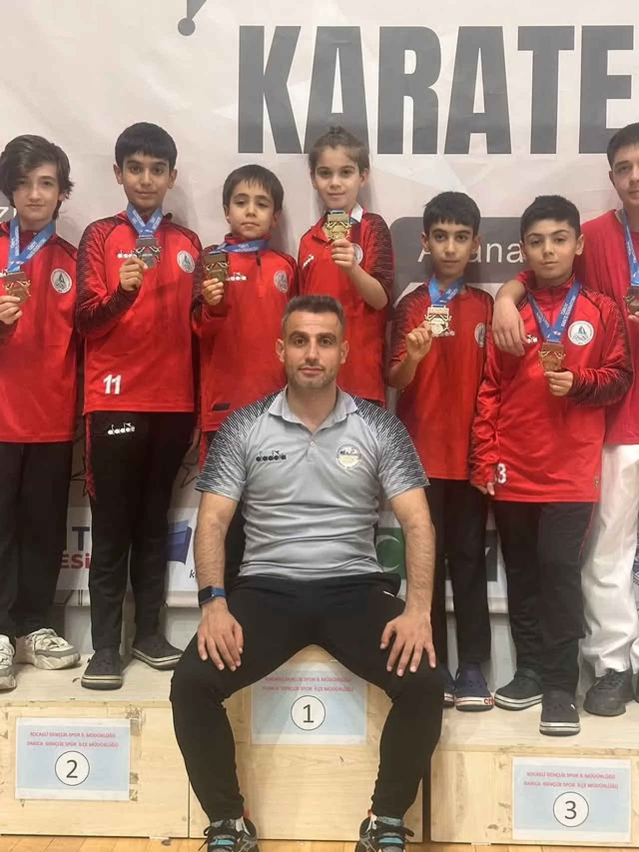 Körfez Gençlerbirliği SK, Türkiye Yıldızlar Karate Liginde 13 Madalya Kazandı