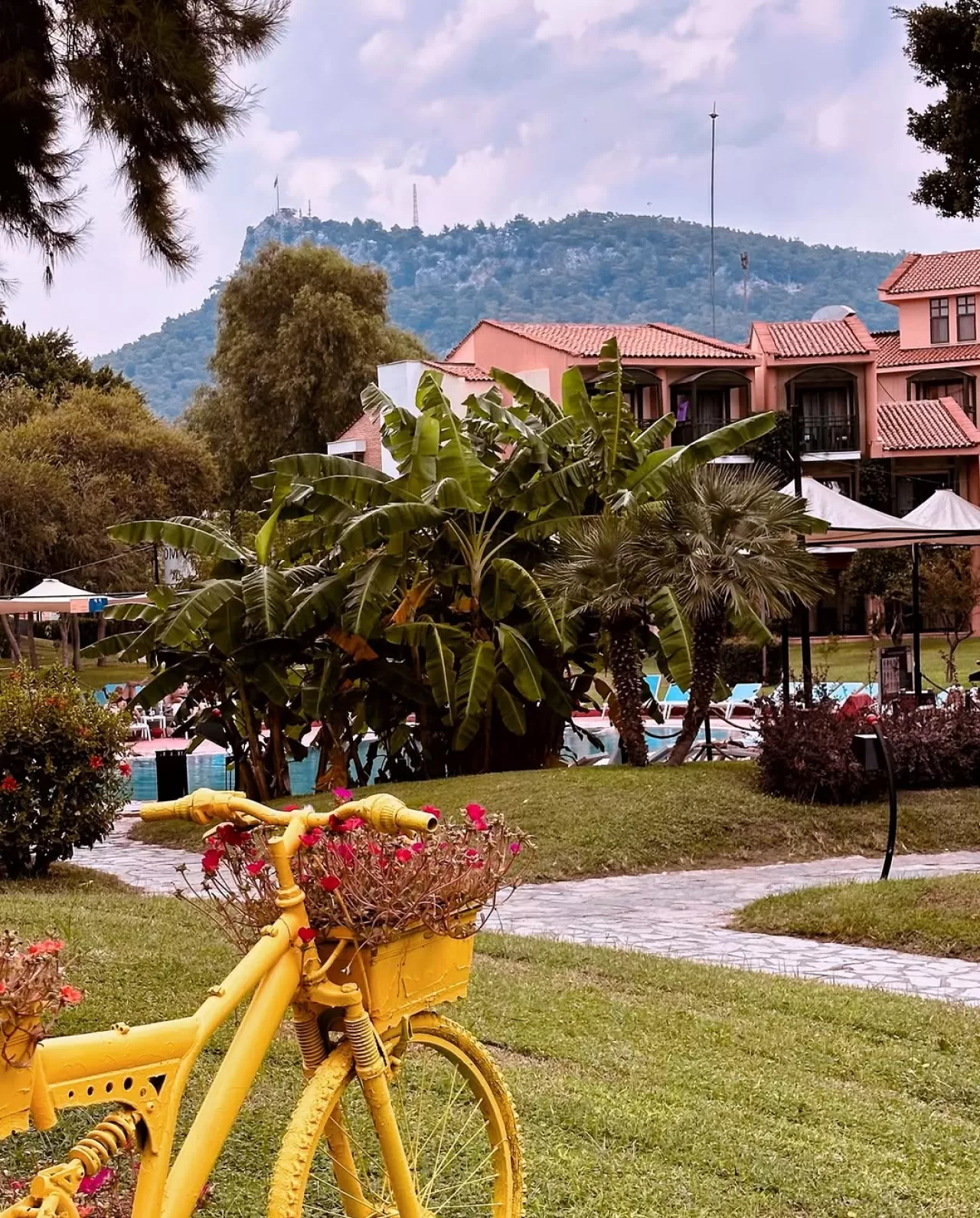 Kemer'de Kış Tatili: Limak Limra Hotel & Resort'ta Isıtmalı Havuz Keyfi