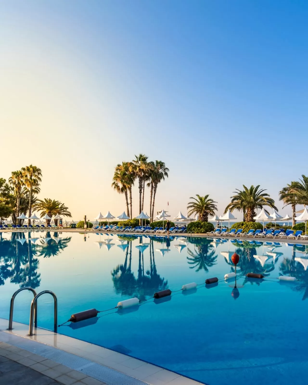 Turquoise Hotel, Geniş Havuzu ve Palmiyeli Bahçesi ile Misafirlerini Ağırlıyor