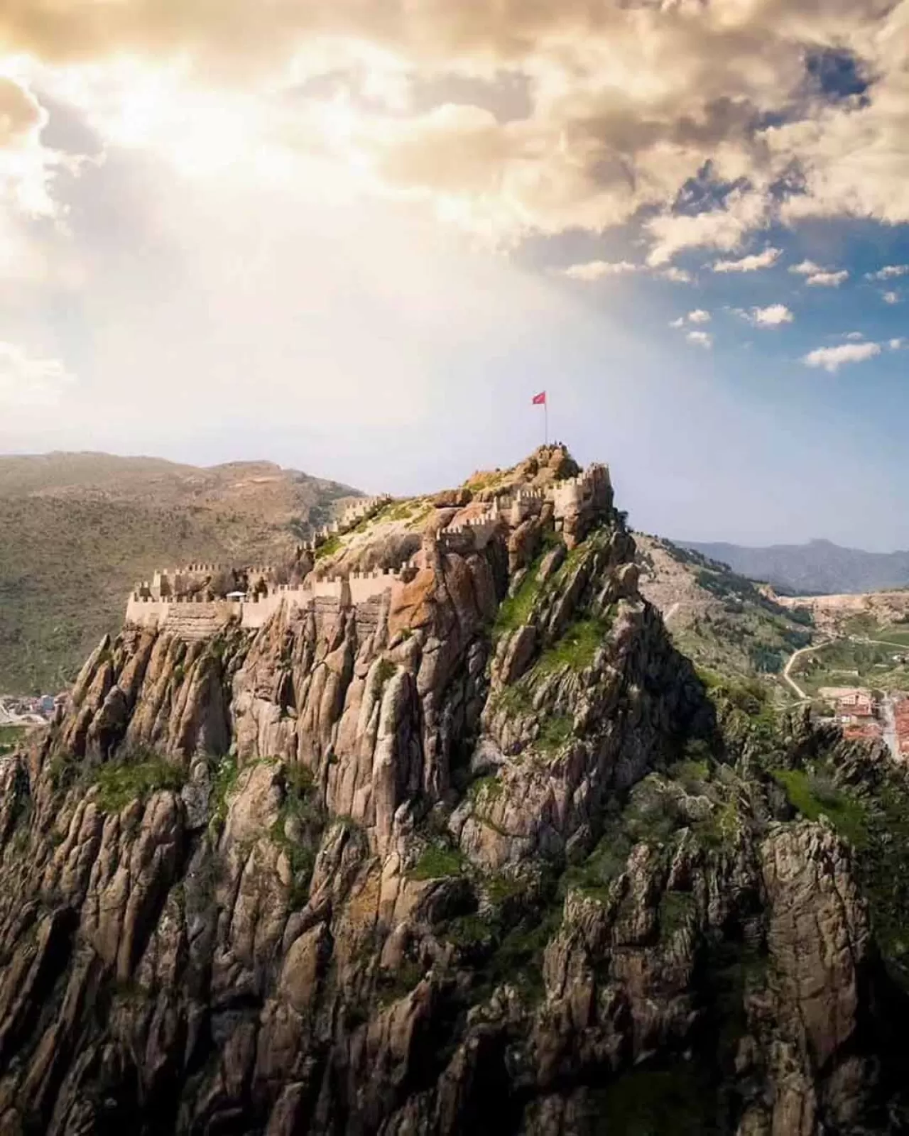 Afyonkarahisar'ın Tarihi ve Termal Zenginlikleri MCG Çakmak Termal Otel'de Keşfedilmeyi Bekliyor