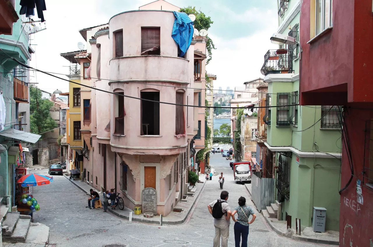 Balat'ta 567 Yıllık Tersanenin Gölgesinde Bir Sabah Ritüeli