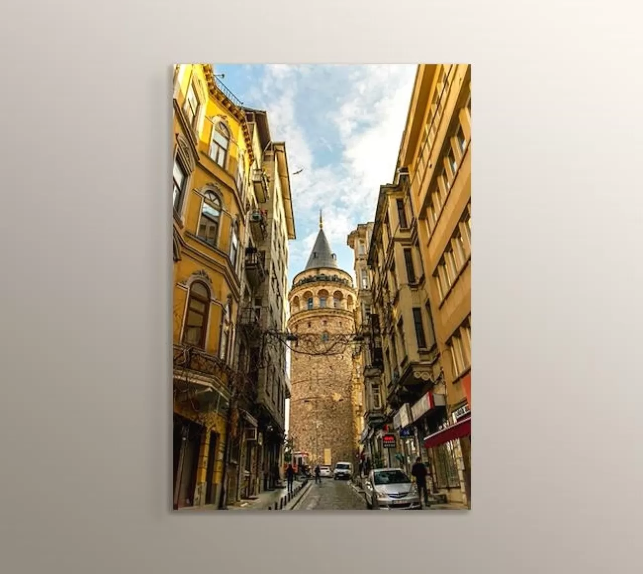 Galata'nın Arka Sokaklarında Tarihin Gölgeleri Arasında Bir Öğle Yürüyüşü