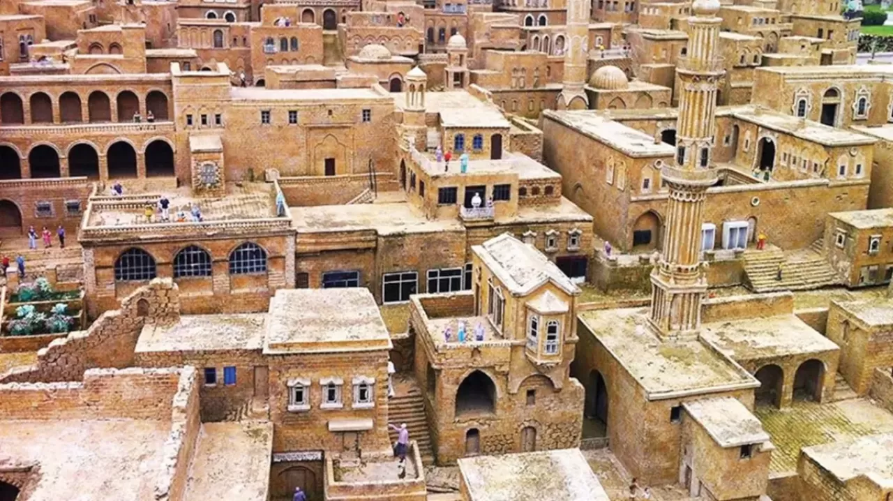 Mardin'in Taş Sokaklarında Edebiyatın Bin Yıllık İzleri
