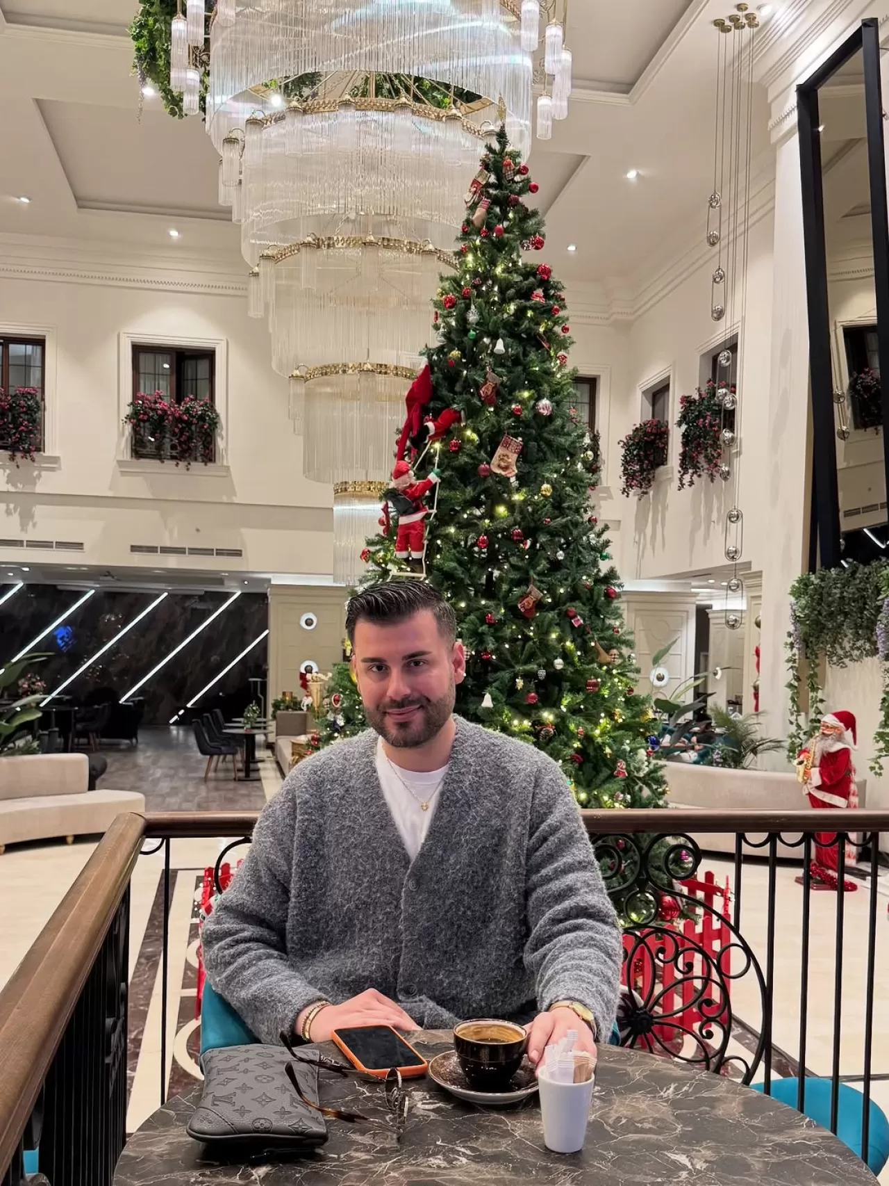 Ramada Istanbul Merter'de Ünlü Makyöz Mustafa Aktas Konuk Edildi