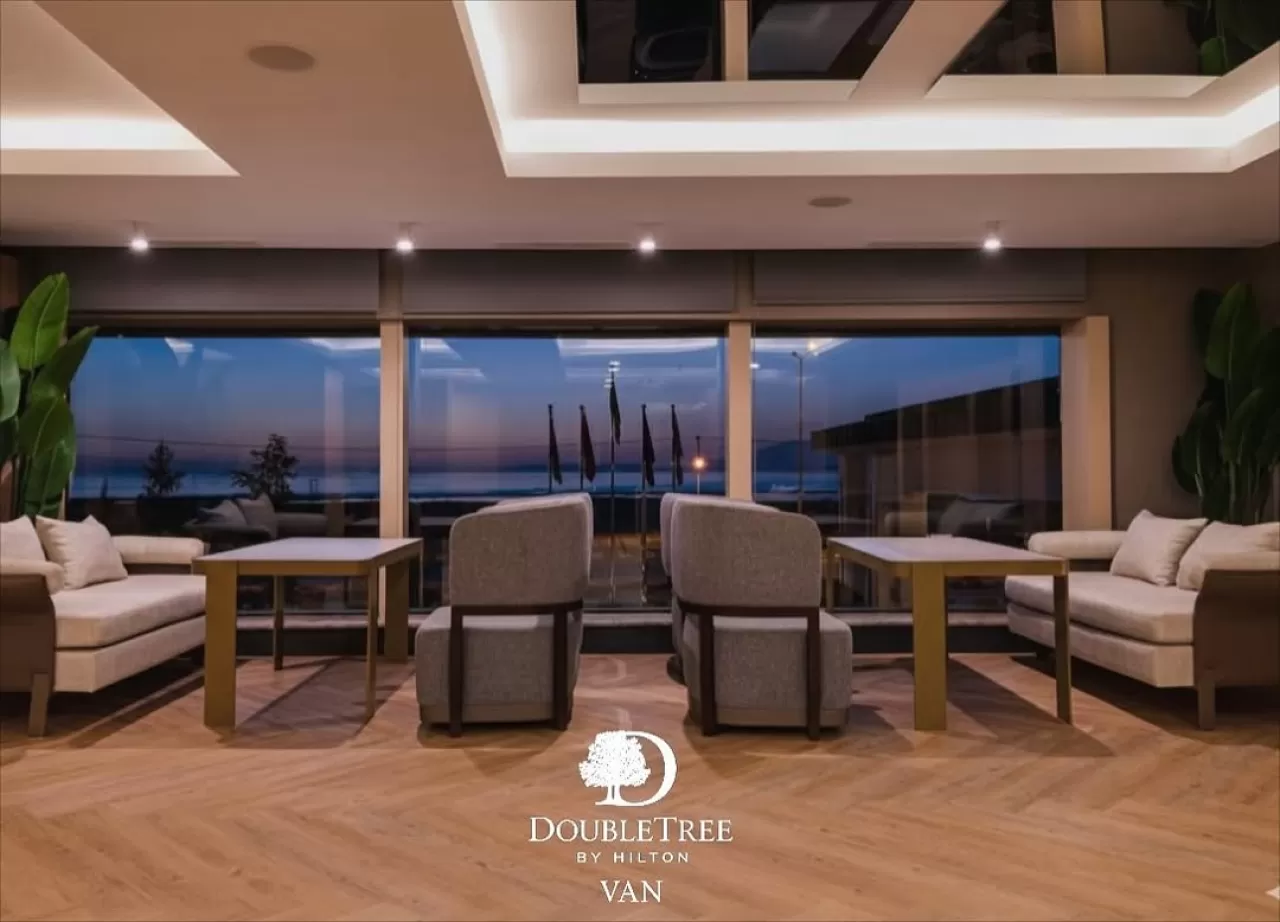 DoubleTree by Hilton Van'da Gün Batımı Keyfi Sangria Bar'da Başlıyor