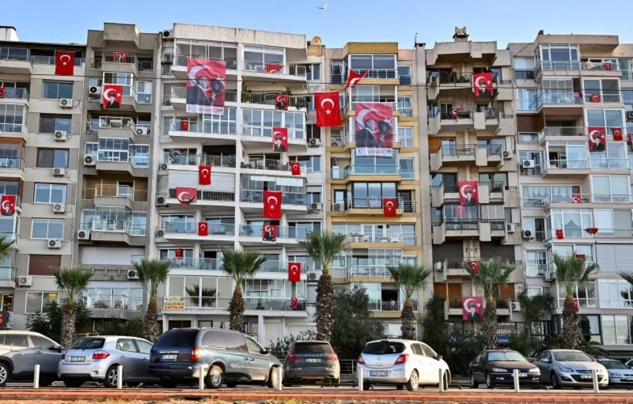 İzmir'in Simgesi Tarihi Asansör, 118 Yıllık Öyküsüyle Zamana Meydan Okuyor