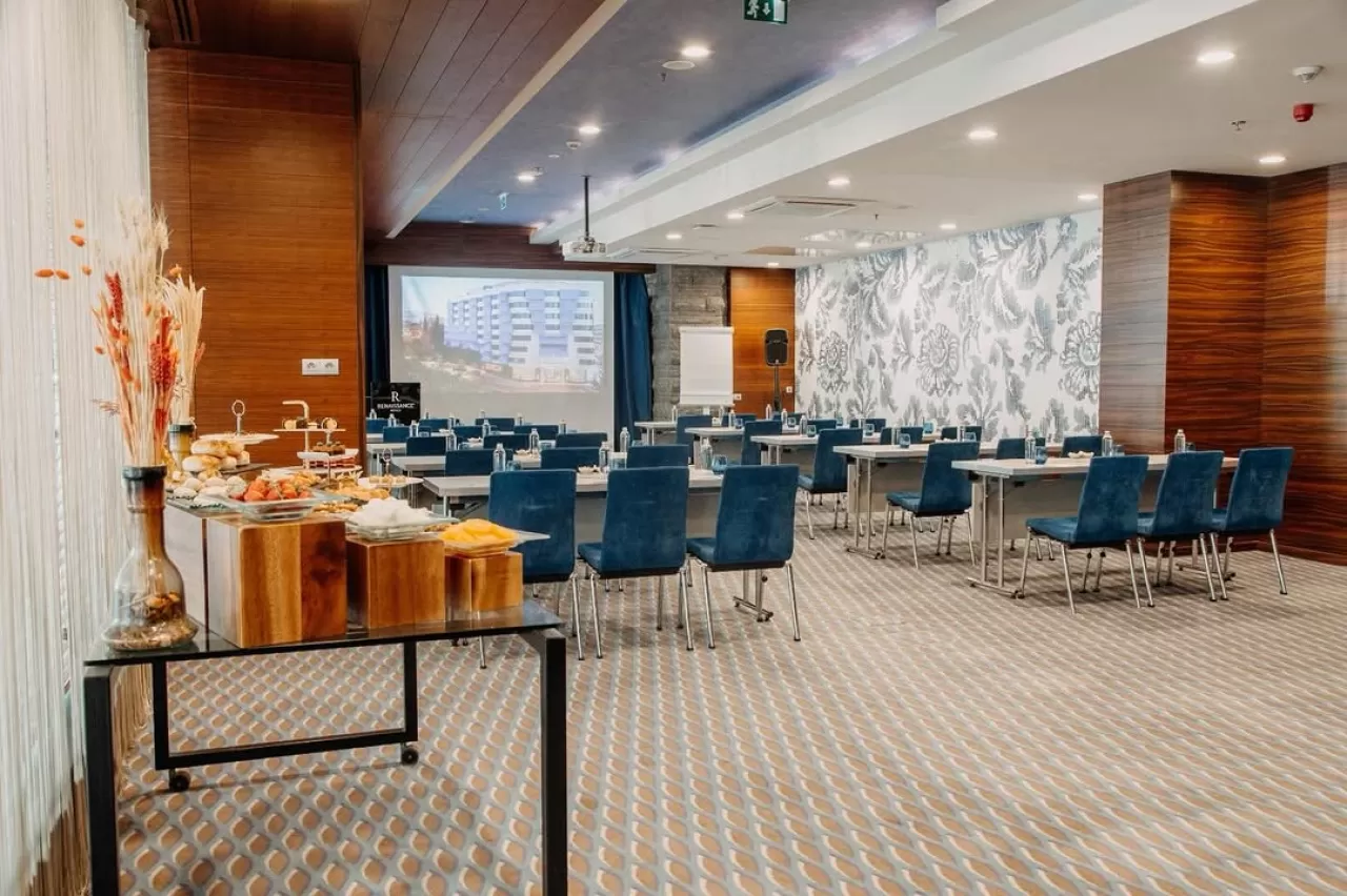 Renaissance İzmir Otel, Gün Işığı Alan Toplantı Salonları ile İş Profesyonellerine Yenilikçi Bir Çalışma Ortamı Sunuyor