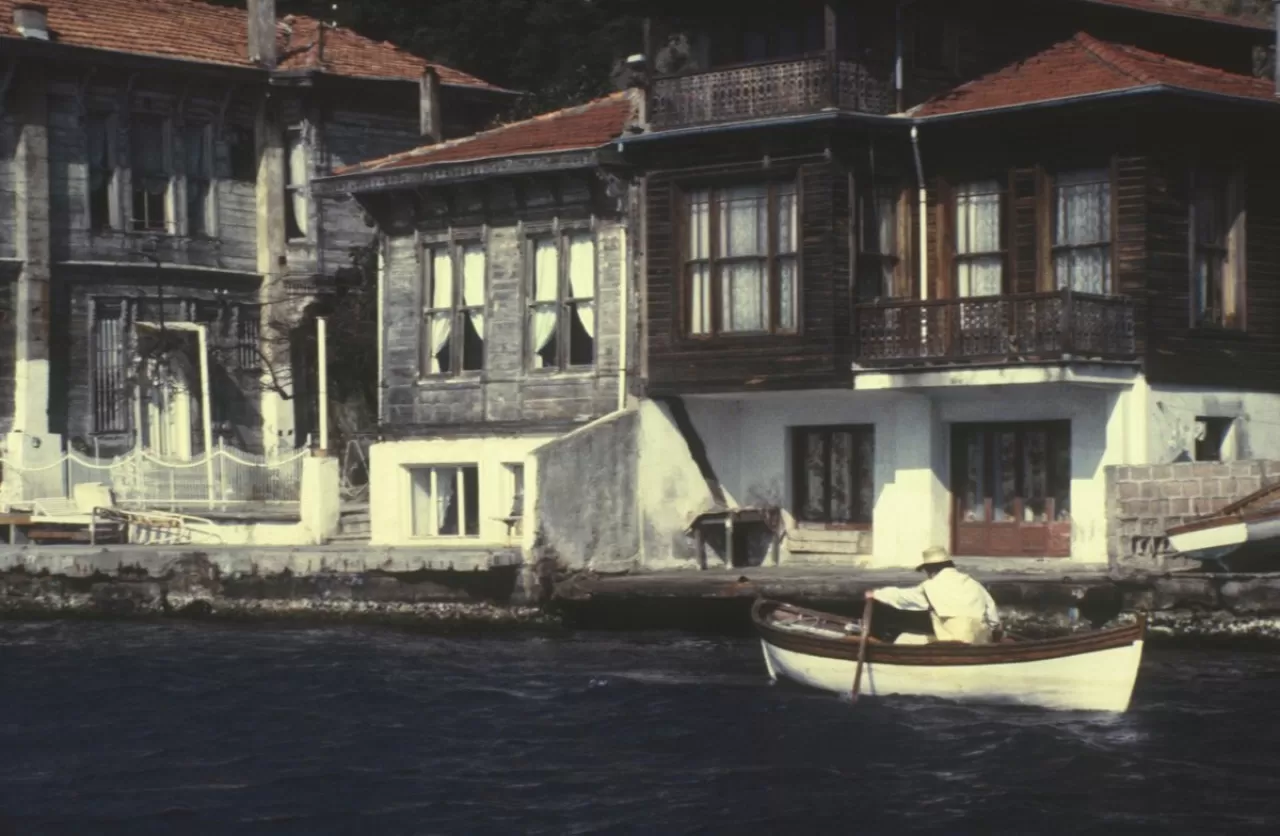 Kutluğ Ataman'ın "Karanlık Sular" Filminin İstanbul Çekimleri 1995 Yılında Tamamlandı