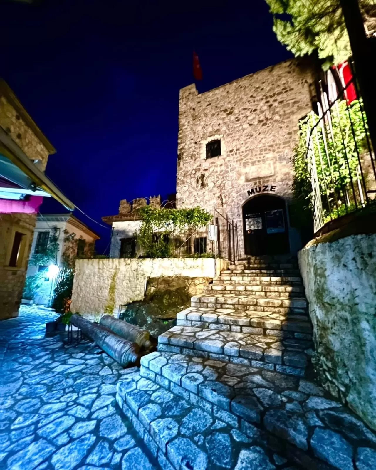 Marmaris Kalesi Çevresindeki Dar Sokaklar Fotoğraf Tutkunlarını Cezbediyor