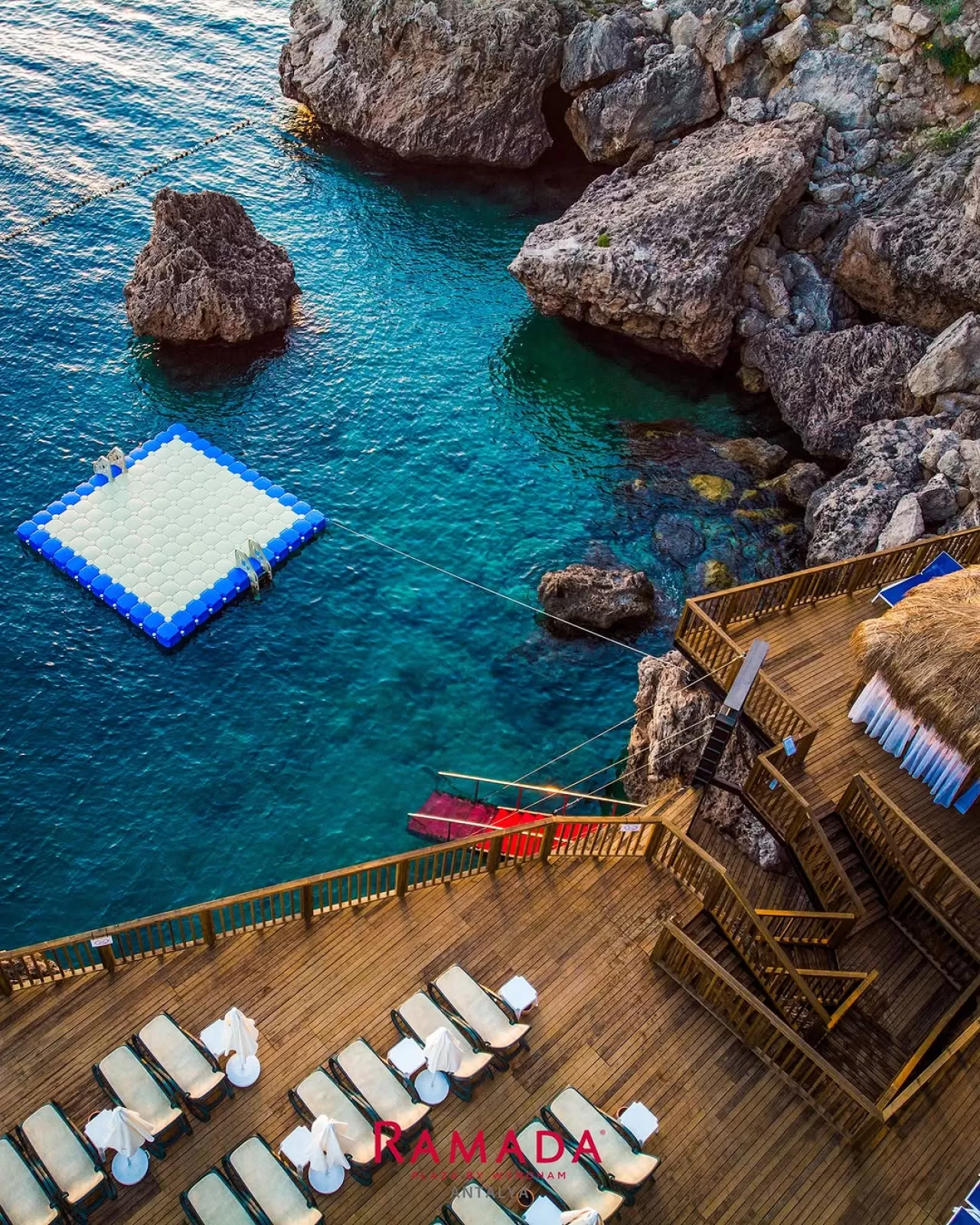 Ramada Plaza Antalya'nın Kayalıklardaki Gizli Ahşap Terası Keşfedildi