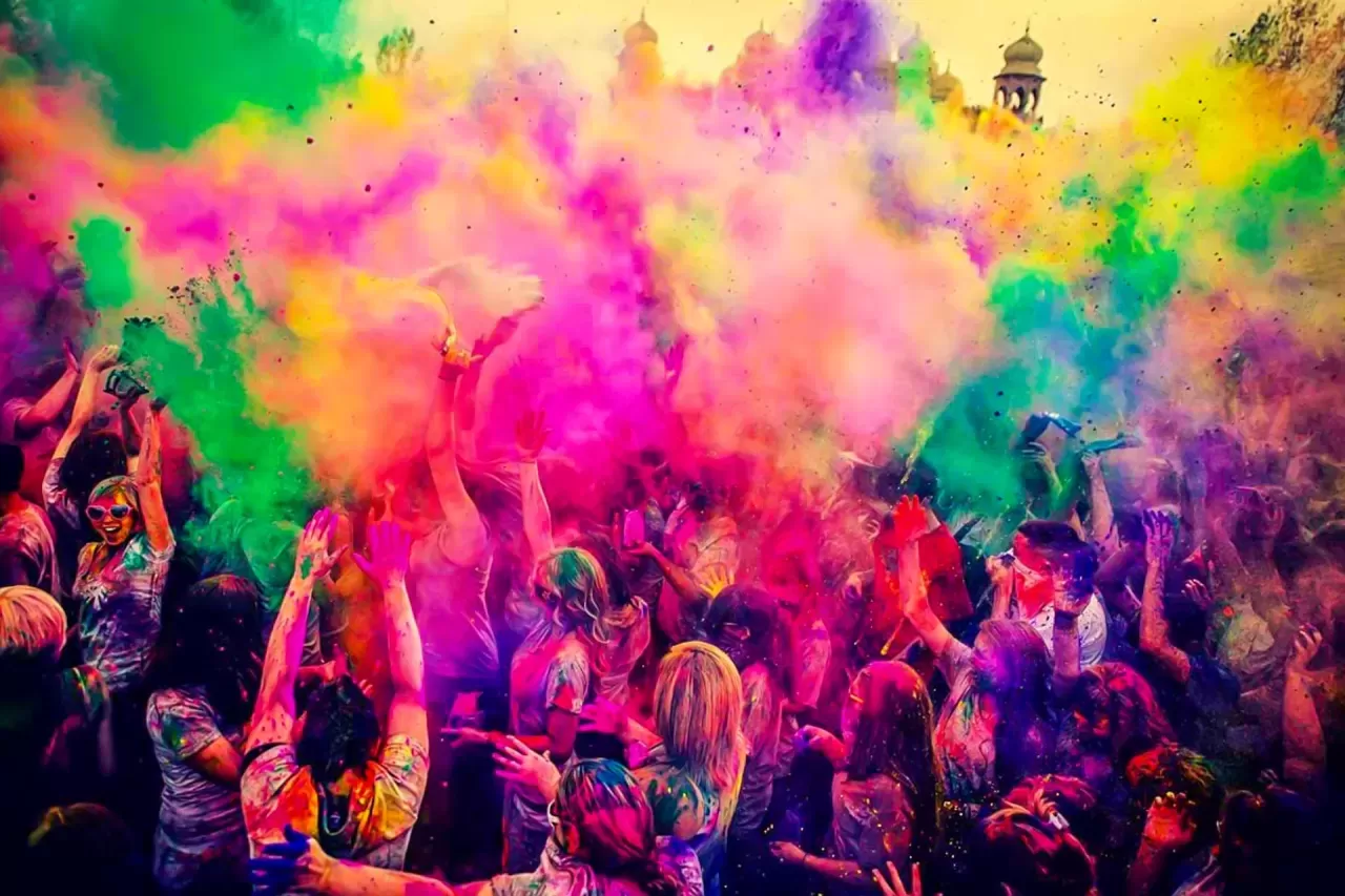 Mathura'da Bir Renk Şöleni: Tanrı Krishna'nın Diyarında Holi Coşkusu