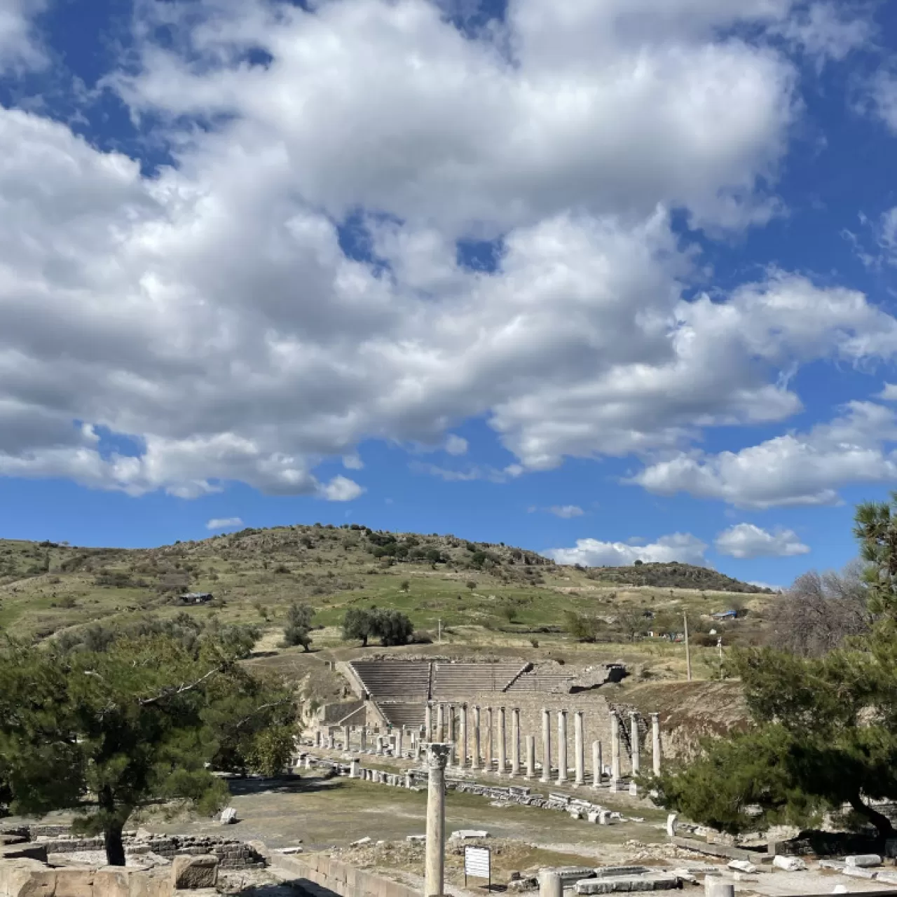 Bergama Asklepionu'nda Binlerce Yıllık Şifa Ritüeli: Kozmik Simya ile Pişen Yemekler