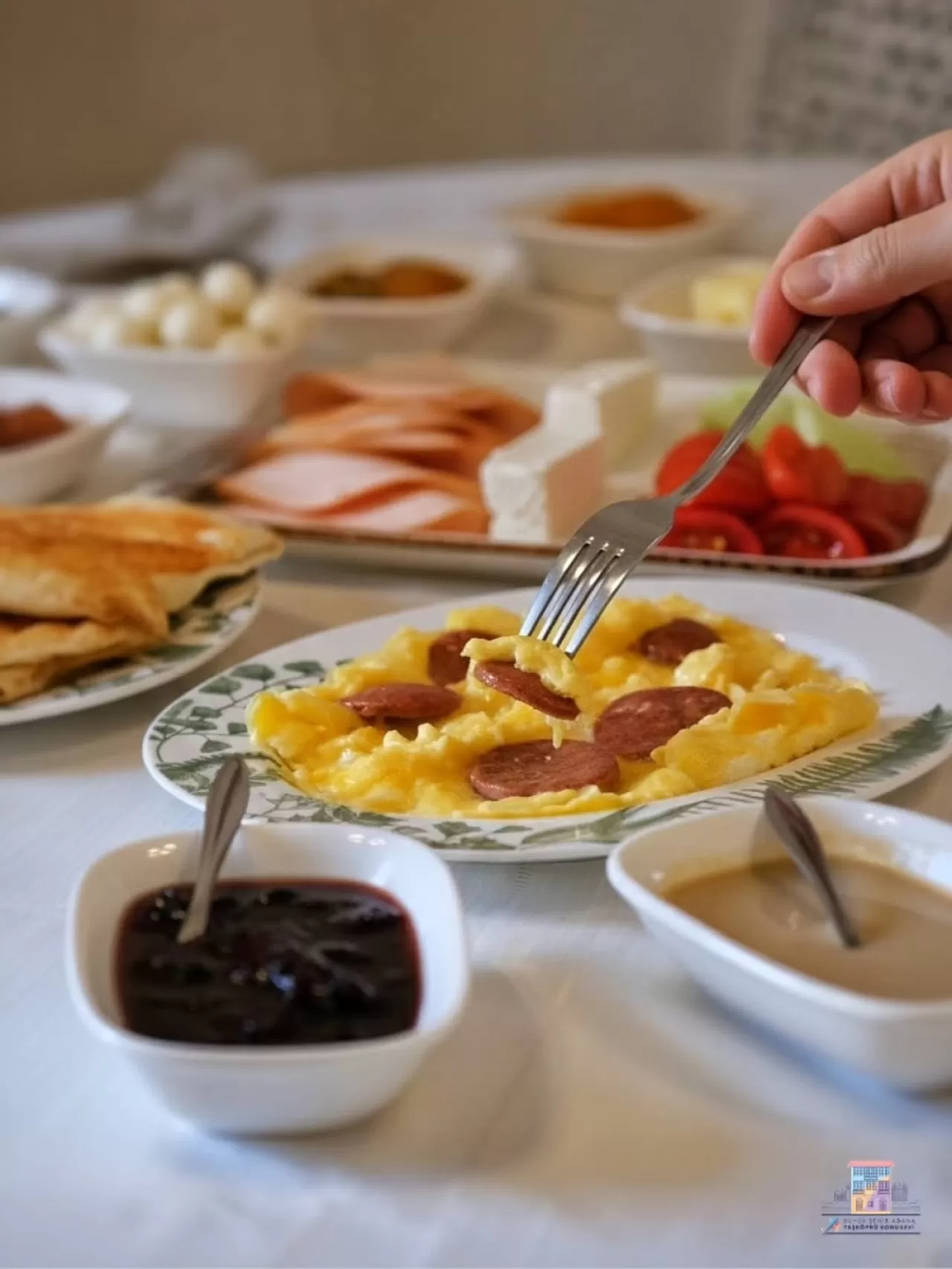Adana Taşköprü Konukevi'nde Geleneksel Pazar Kahvaltısı