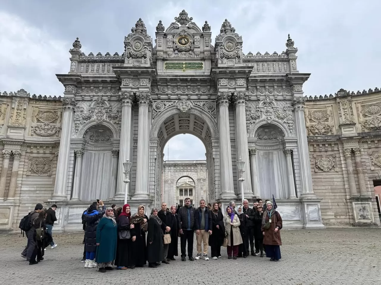 İstanbul Kültür Gezileri'nde Karaköy ve Dolmabahçe Sarayı Rotası İlgi Gördü