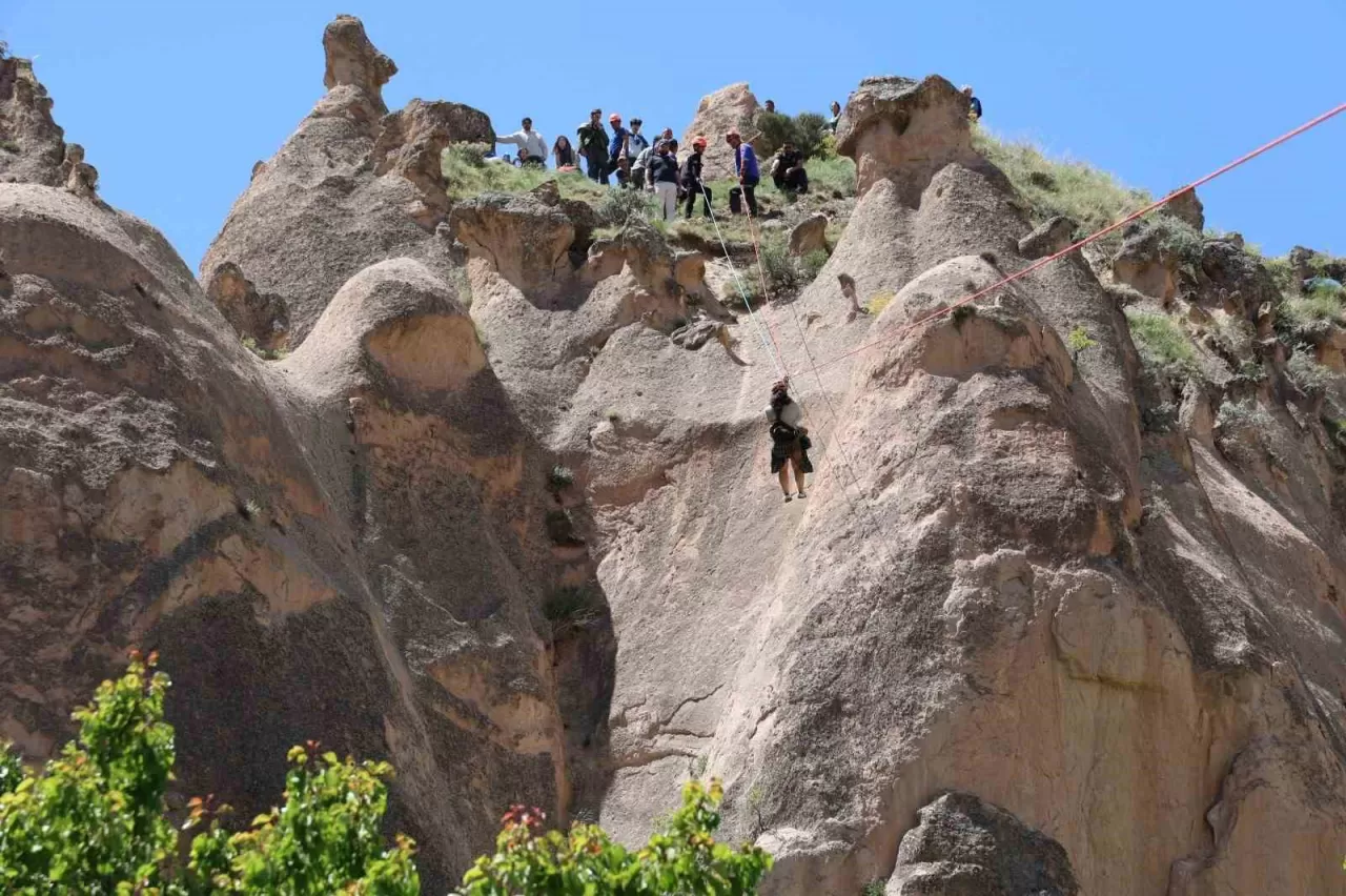 Kapadokya mı Pamukkale mi? Seyahat Kararınız İçin Kapsamlı Rehber