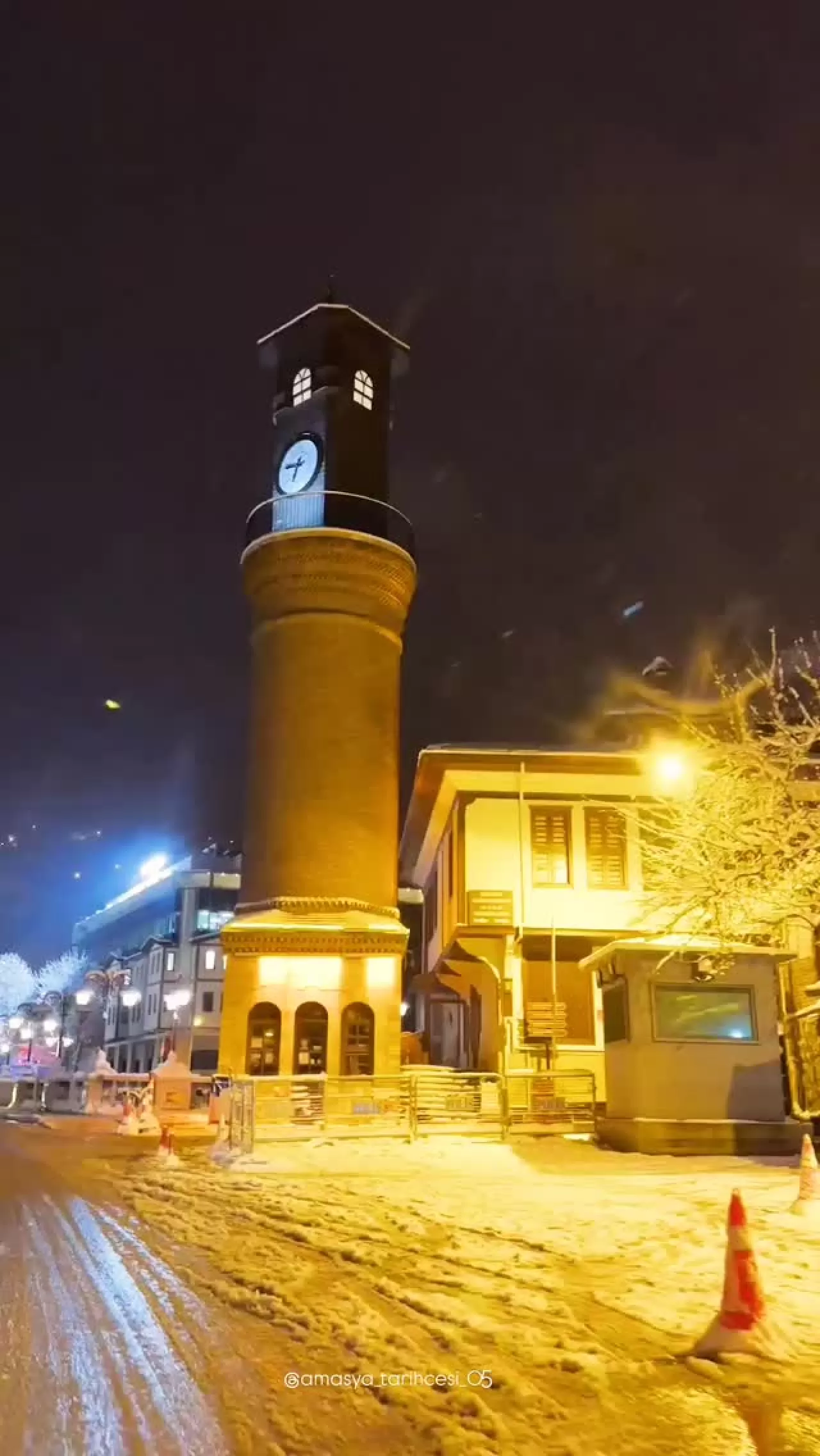 Amasya'da Kar, Sıcak Bir Buluşma İçin Bir Bahane