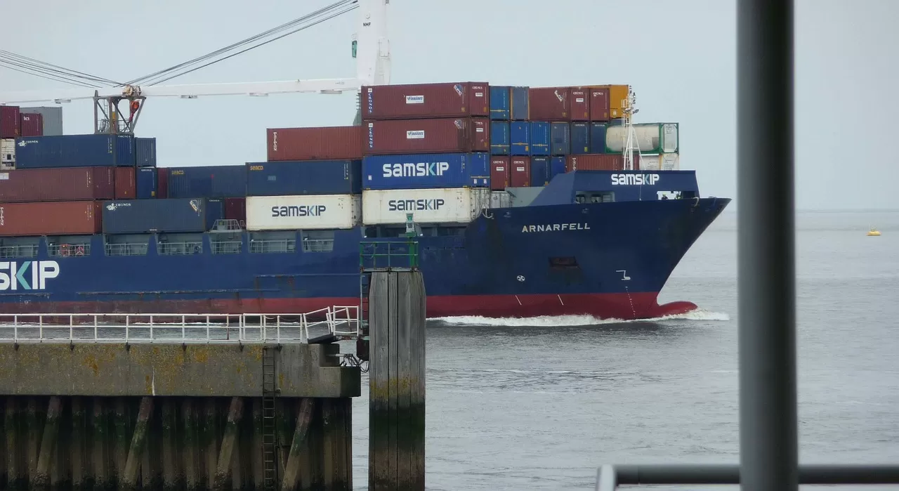 Kargo Gemisiyle Seyahat: Okyanusları Ucuz ve Sakin Keşfetme Rehberi