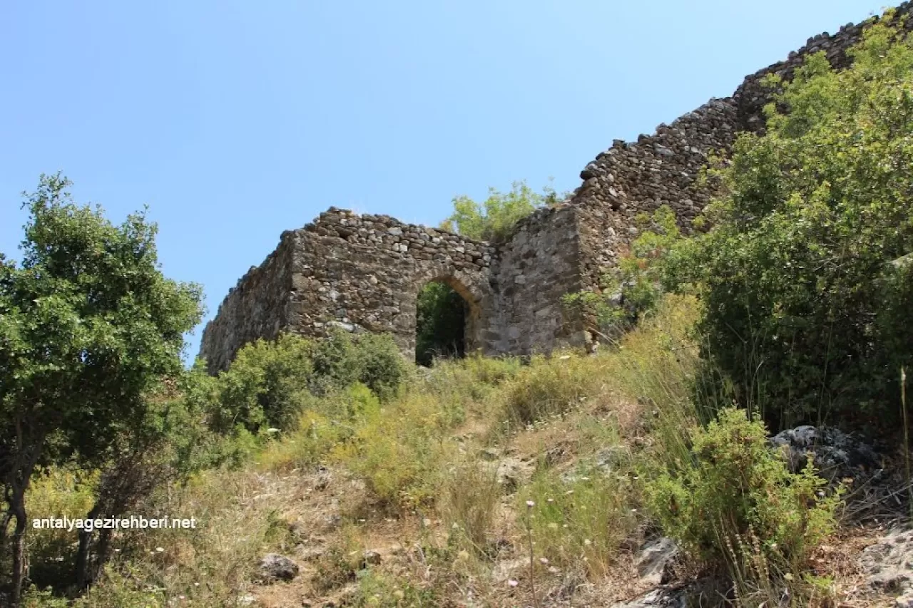 Antalya'nın Saklı Cenneti Gazipaşa: Portakal Kokan Bir Kaçış