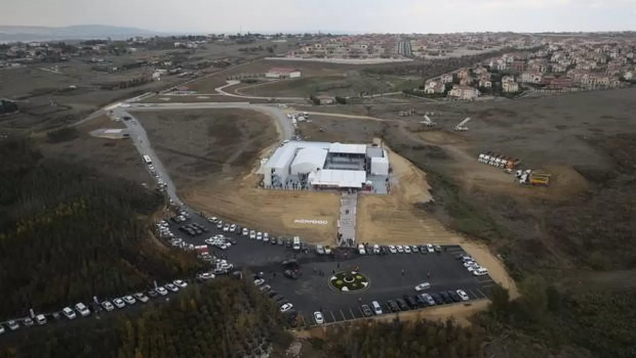 İstanbul'un Kayıp Sinemaları: Yeşilçam'ın Unutulan Atölyeleri ve Afiş Ustalarının İzinde