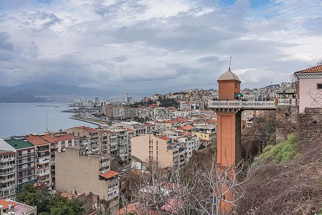 İzmir'de Unutulmaz Bir Aile Tatili: Tarih, Doğa ve Eğlence Bir Arada