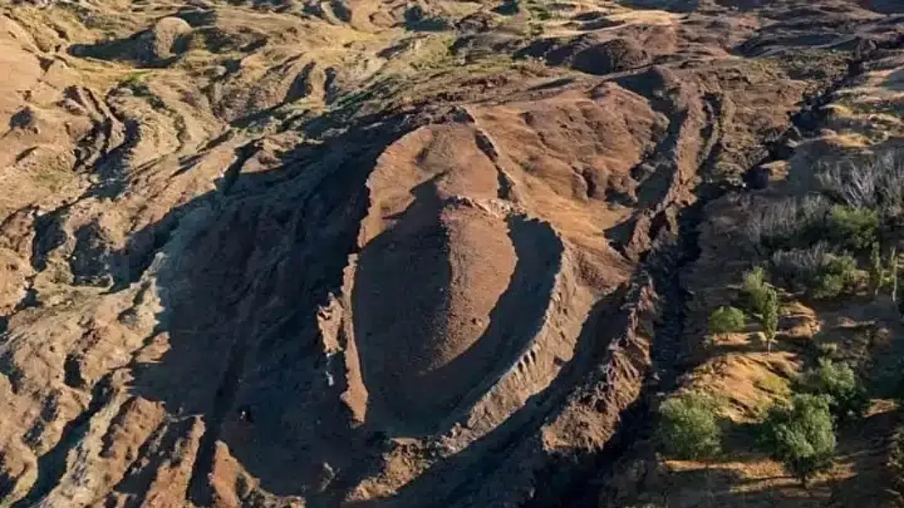 Ağrı Dağı'nın Eteklerinde Bir Gizem: Nuh'un İzinde Durupınar Formasyonu