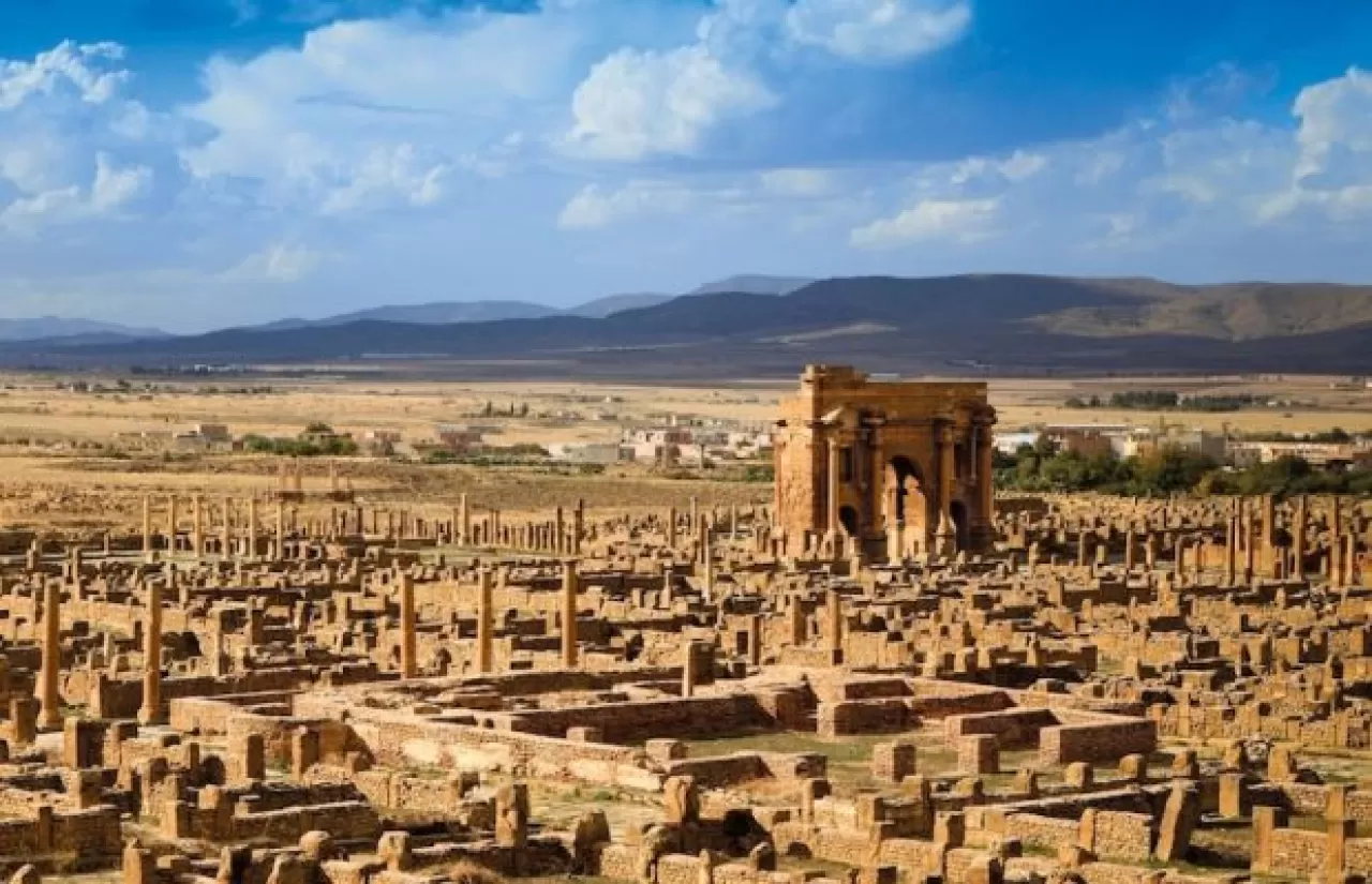 Sosyal Medyanın Yeni Keşfi: Timgad Antik Kenti'nin Unutulmuş Sütunlarına Artan İlgi