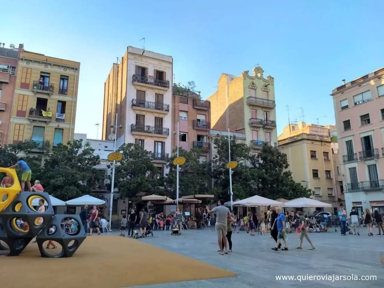 Barselona'nın Kalbinde Bir Kaçış: Gracia'da Vermut ve Otantik Sokaklar