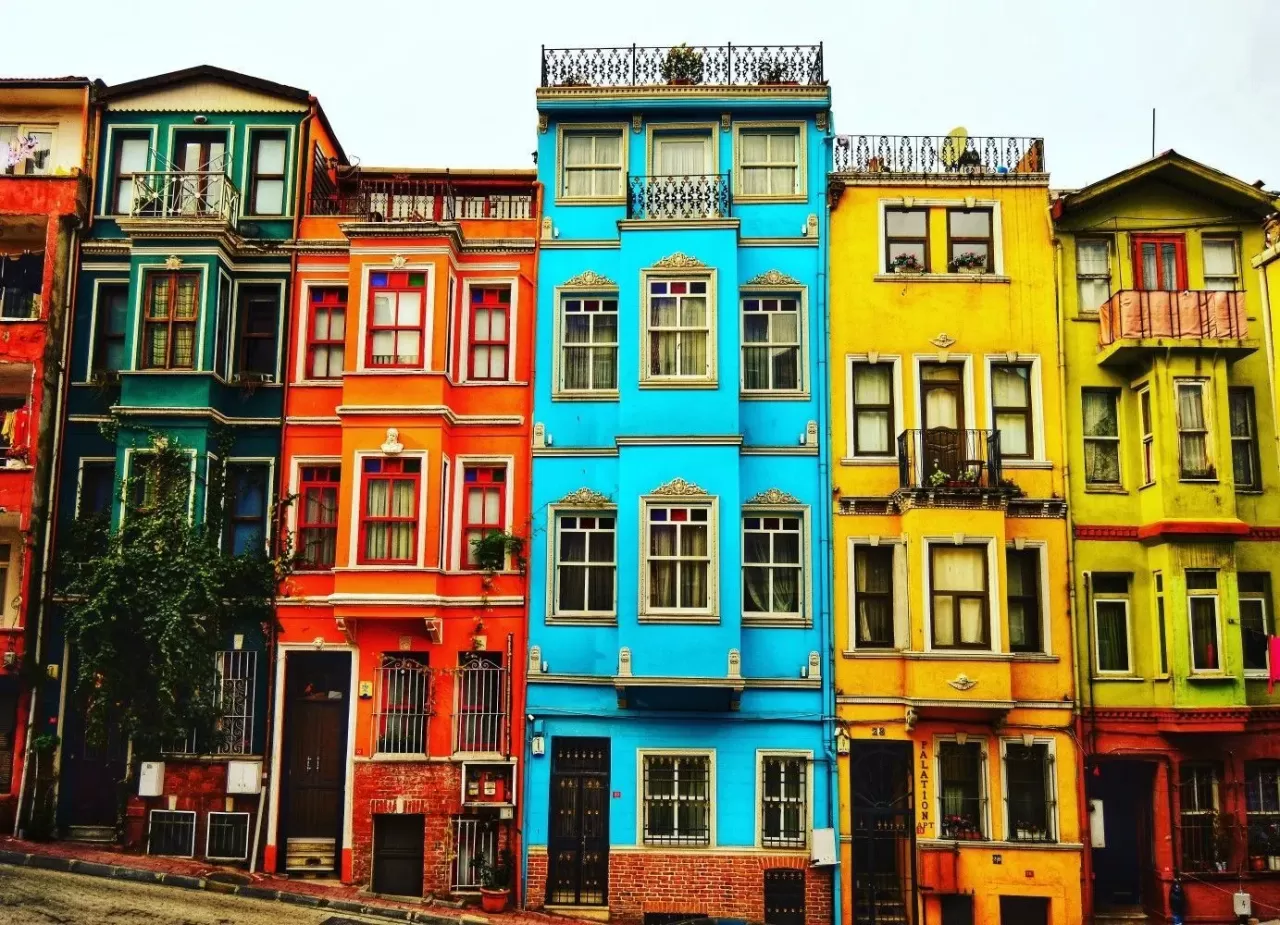 Instagram'ın Viral Renkleri: Grönland'ın Gizli Hazinesi Sisimiut'un Sırrı Nedir?