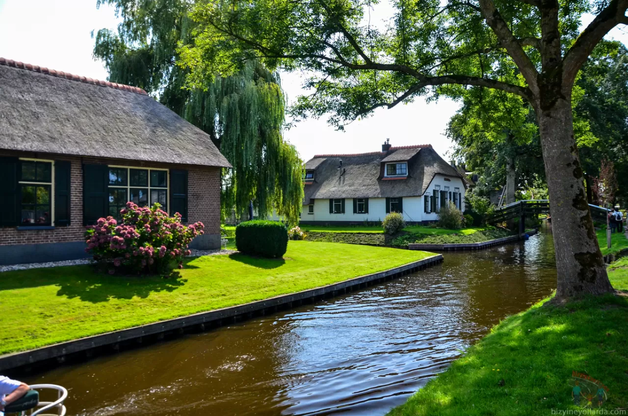 Araç Trafiğinin Yasak Olduğu Masal Köyü: Giethoorn'a Dair Her Şey