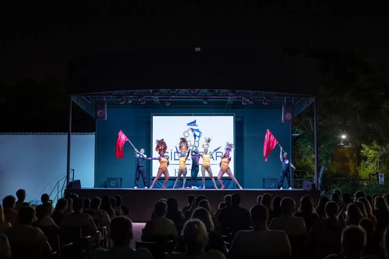 Side Star Resort'ta Yıldızlar Gibi Parlayan Akşam Şovları Başlıyor