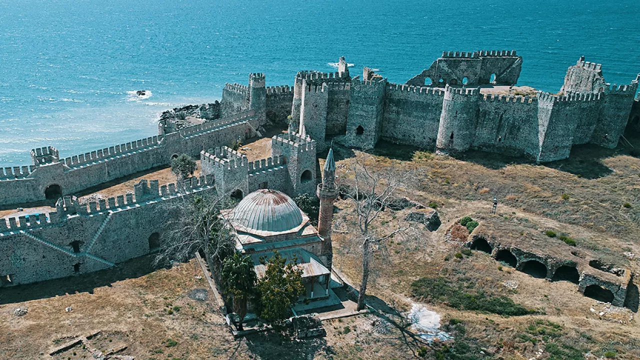Foça'da Ailece Kaçamak: Tarih, Doğa ve Huzur Bir Arada