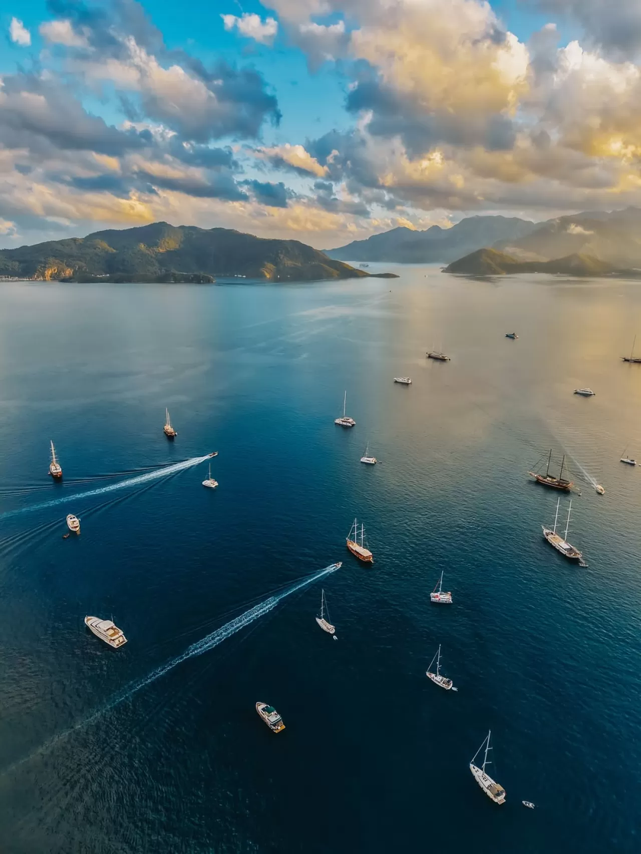 Marmaris Körfezi, Günün Her Saati Büyülü Bir Güzellik Sunuyor