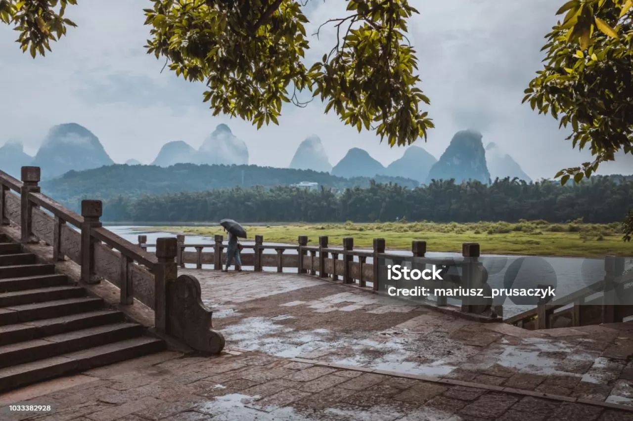 Fotoğraf Karelerine Sığmayan Gerçeklik: Yangshuo'nun İki Yüzü