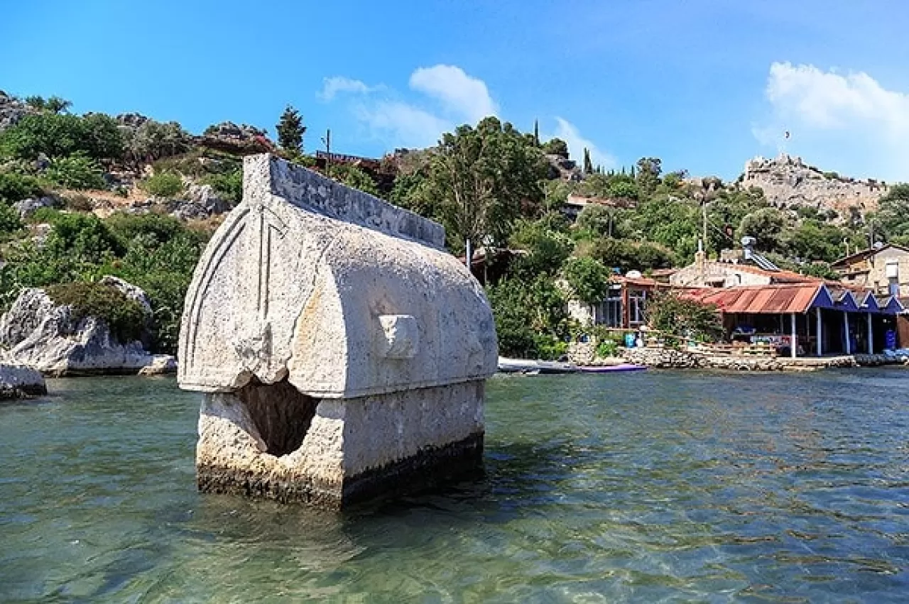 Akdeniz'in Gizli Hazineleri: Sular Altında ve Orman İçinde Gizlenmiş 5 Antik Kent