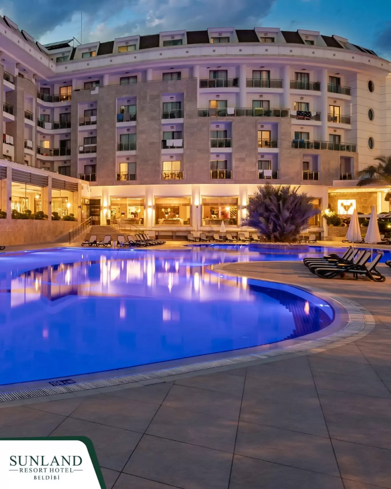 Sunland Resort Hotel Beldibi, Akşam Işıklarıyla Büyüleyici Bir Atmosfer Sunuyor