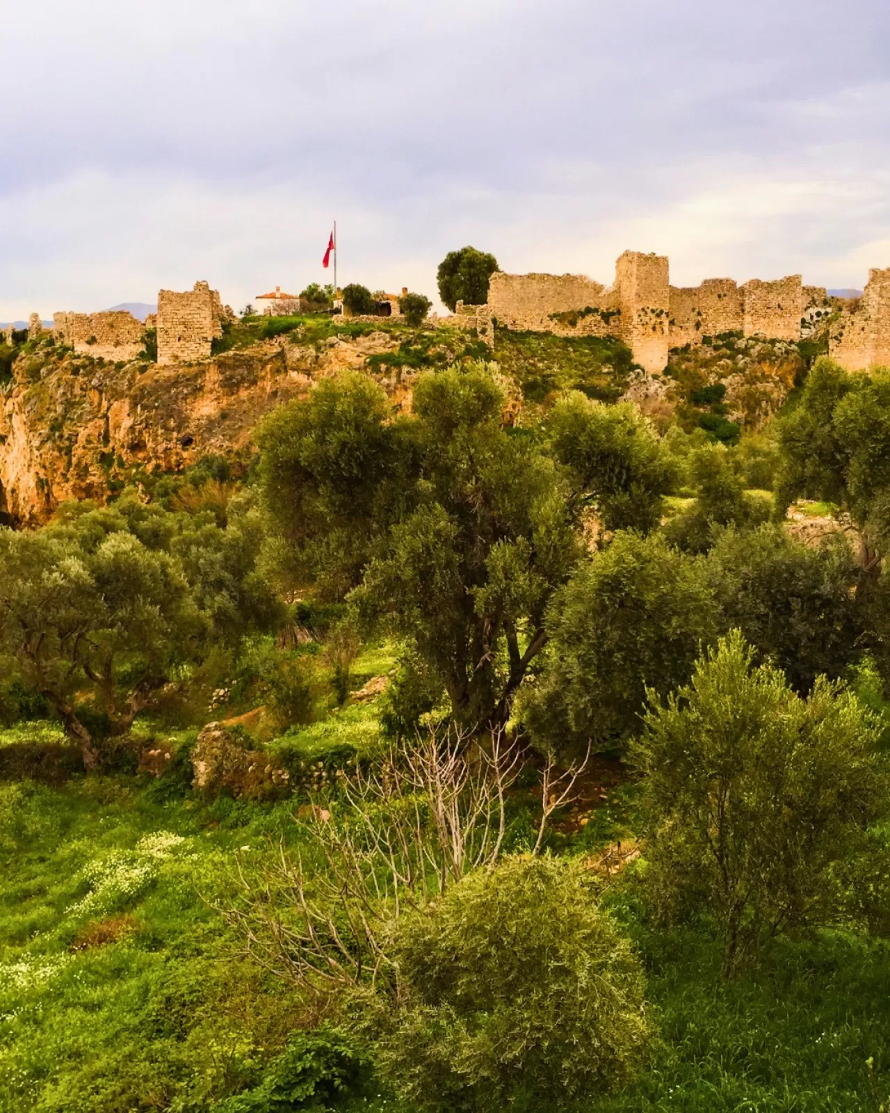 Milas'taki Beçin Kalesi, Tarihî Dokusunu Günümüze Taşıyor