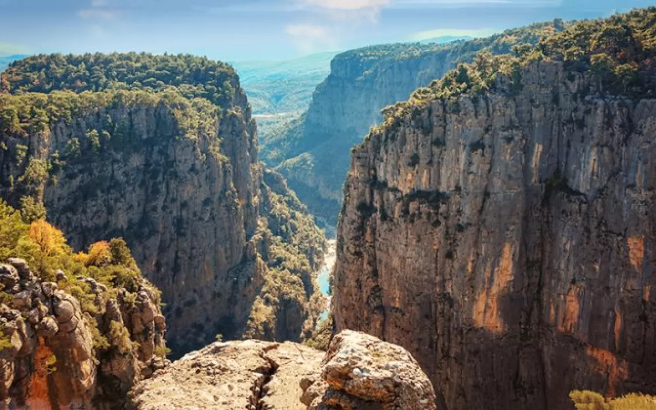 Kasımlar: Köprülü Kanyon'un Giriş Kapısındaki Saklı Huzur