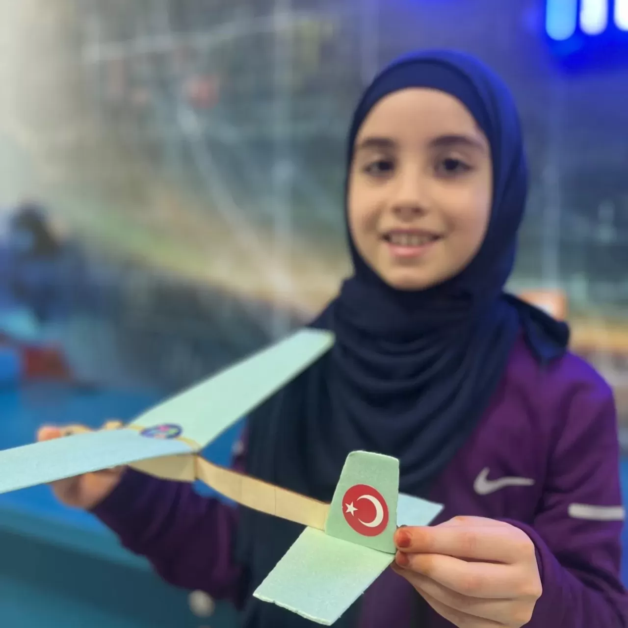 Pendik'te Gençler Gökyüzüne Kendi Tasarladıkları Uçaklarla Ulaştı