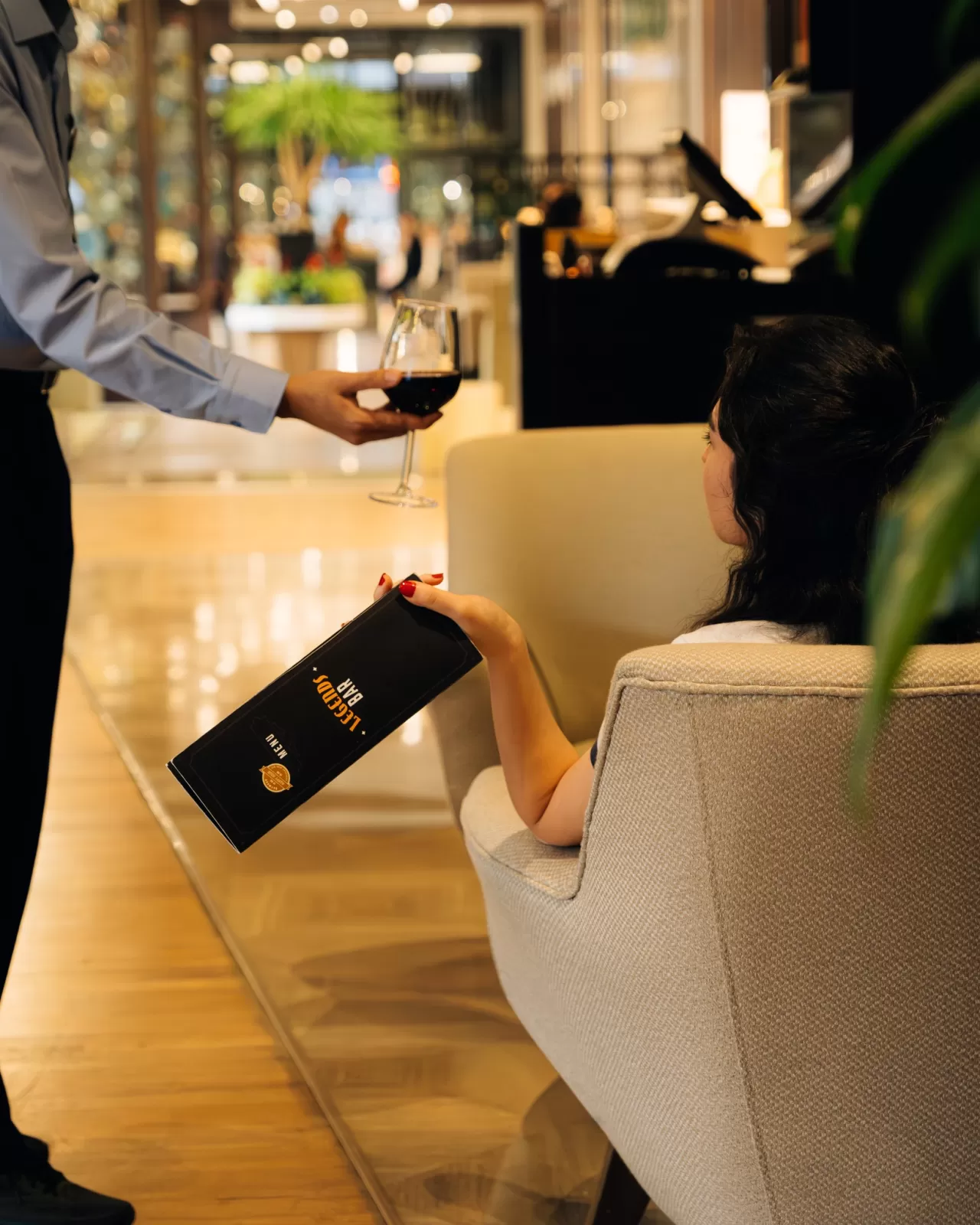 Sheraton İstanbul City Center'dan Şehir Yorgunluğuna Özel Kaçış: Legends Bar