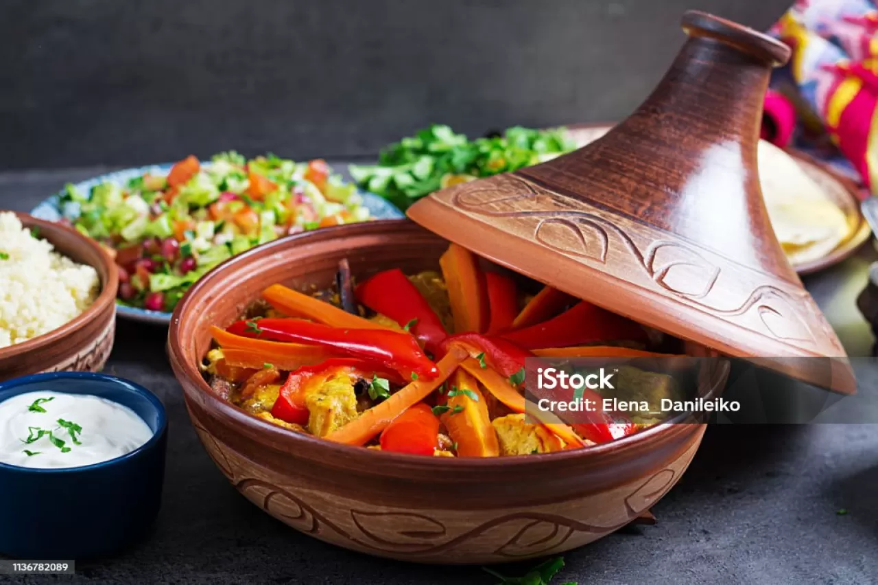 Fas Mutfağının Kalbinde: Berberi Tagineleri, Hurma Vahaları ve Çay Seremonileri