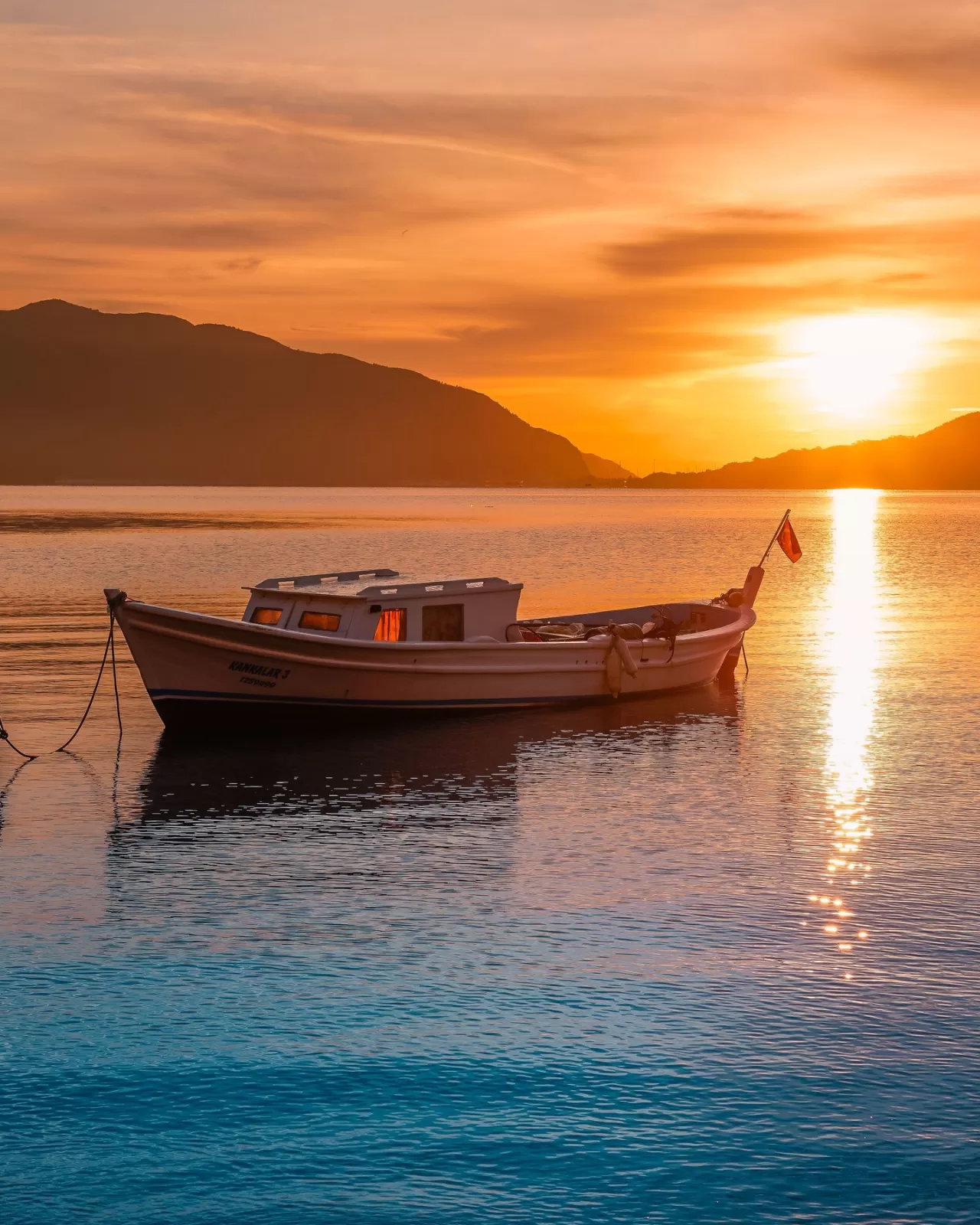 Marmaris'te Huzur ve Mavinin Dansı: Deniz Sakin Bir İpek Gibi