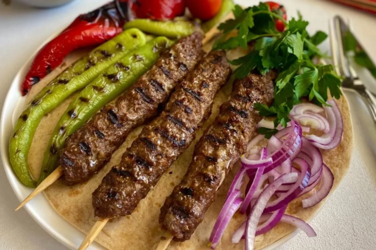 Bursa'nın Lezzet Mirası: İskender Kebabı'nın 150 Yıllık Yolculuğu